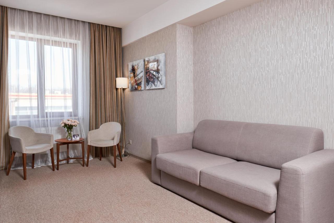 Ovis Hotel Kharkiv Extérieur photo