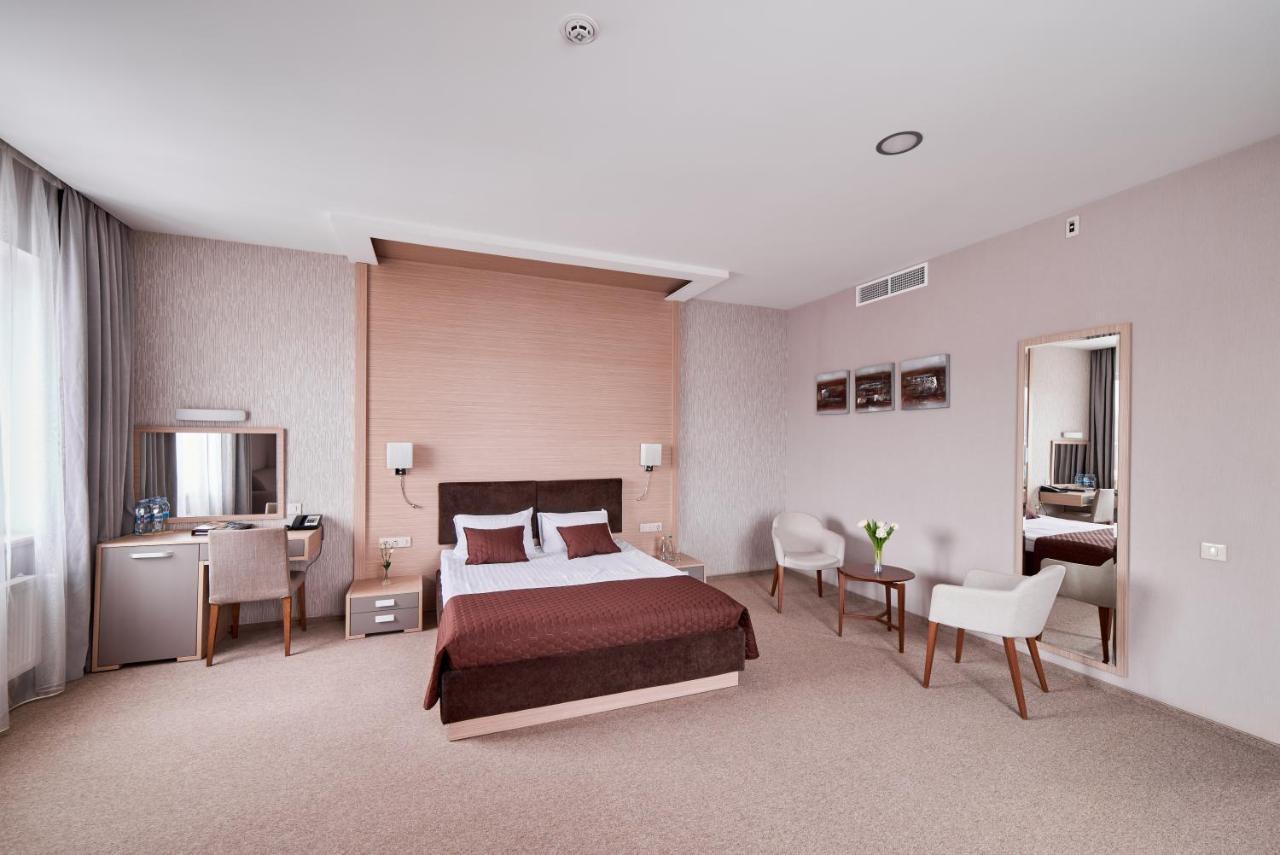Ovis Hotel Kharkiv Extérieur photo