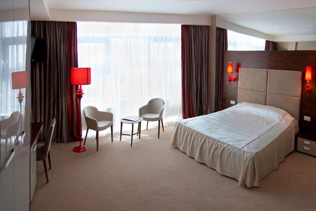 Ovis Hotel Kharkiv Chambre photo
