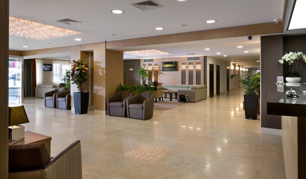 Ovis Hotel Kharkiv Extérieur photo
