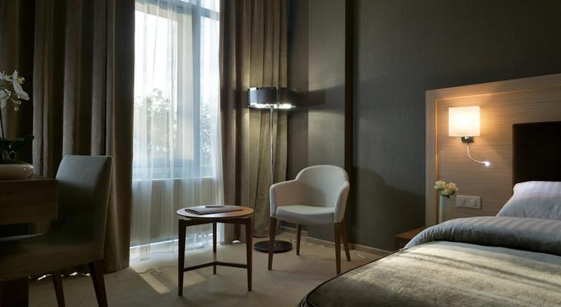 Ovis Hotel Kharkiv Extérieur photo