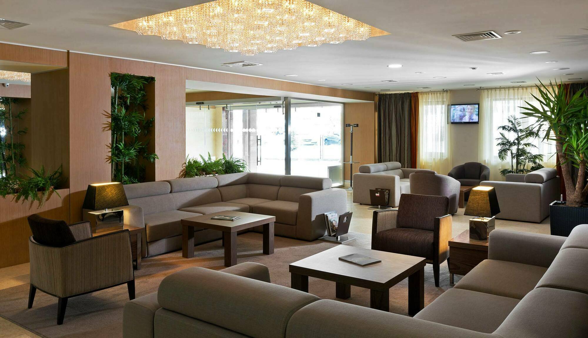 Ovis Hotel Kharkiv Extérieur photo